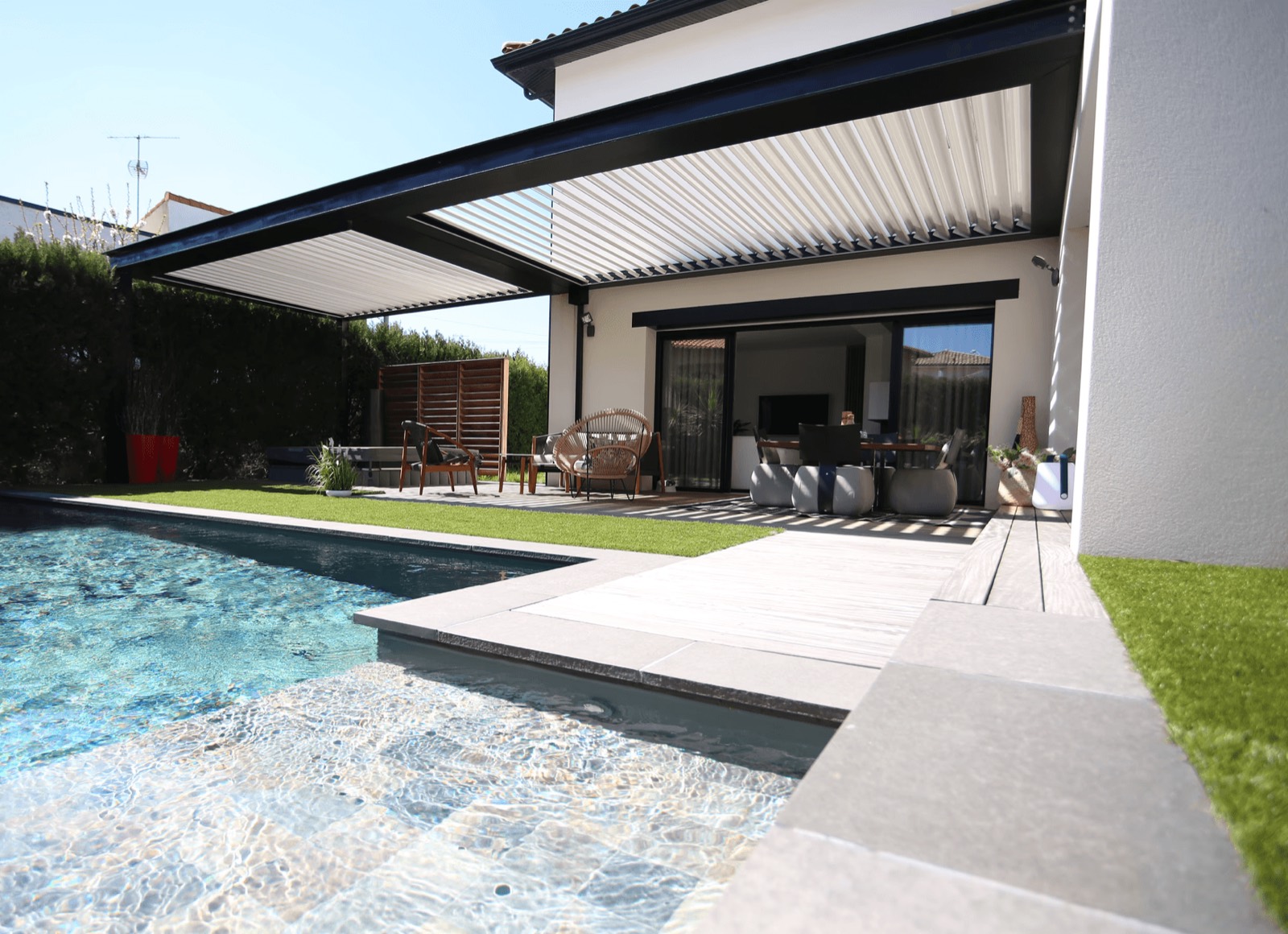 Pergola bioclimatique sur terrasse